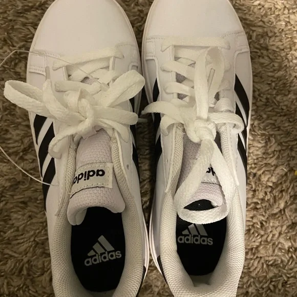 Kid shoes kid sneakers New Adidas Never Worn Size 2 1/2 Kid Shoes NWOT - Picture 10 of 11